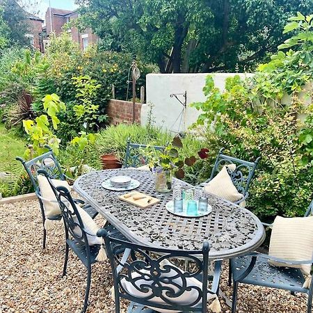 Spacious Semi-Detached Southsea House, Free Parking On Drive Portsmouth Eksteriør bilde