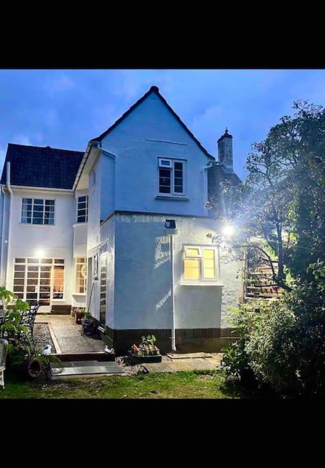 Spacious Semi-Detached Southsea House, Free Parking On Drive Portsmouth Eksteriør bilde