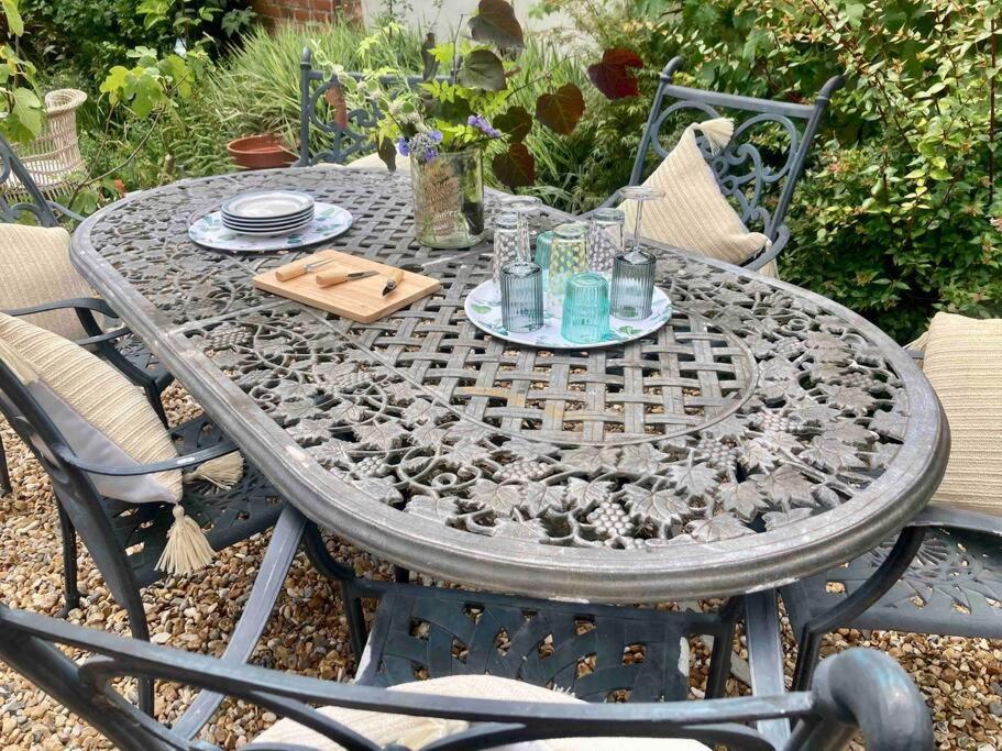 Spacious Semi-Detached Southsea House, Free Parking On Drive Portsmouth Eksteriør bilde