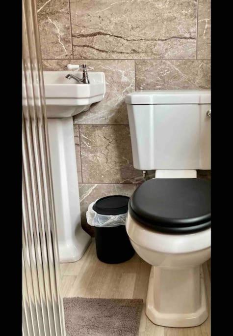 Spacious Semi-Detached Southsea House, Free Parking On Drive Portsmouth Eksteriør bilde
