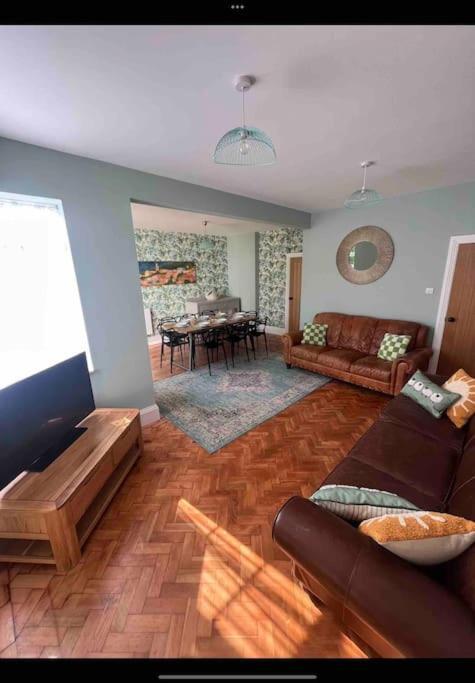 Spacious Semi-Detached Southsea House, Free Parking On Drive Portsmouth Eksteriør bilde
