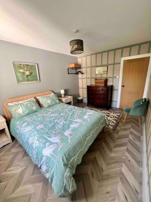 Spacious Semi-Detached Southsea House, Free Parking On Drive Portsmouth Eksteriør bilde