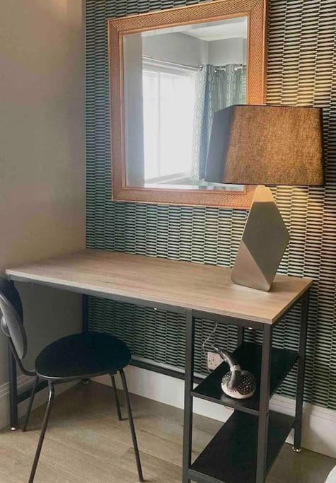 Spacious Semi-Detached Southsea House, Free Parking On Drive Portsmouth Eksteriør bilde