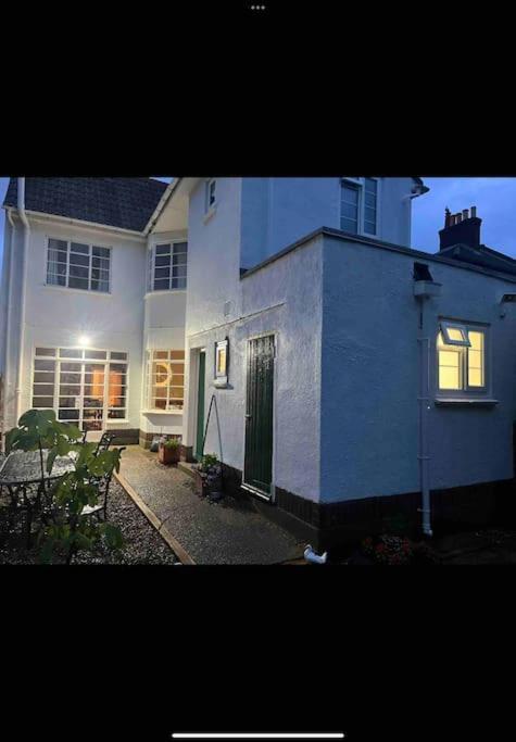 Spacious Semi-Detached Southsea House, Free Parking On Drive Portsmouth Eksteriør bilde