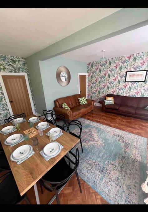 Spacious Semi-Detached Southsea House, Free Parking On Drive Portsmouth Eksteriør bilde