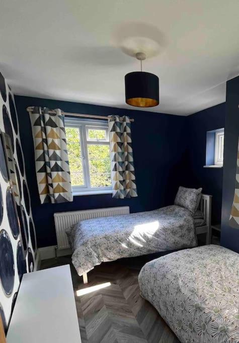 Spacious Semi-Detached Southsea House, Free Parking On Drive Portsmouth Eksteriør bilde