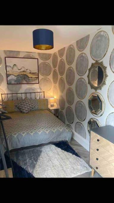 Spacious Semi-Detached Southsea House, Free Parking On Drive Portsmouth Eksteriør bilde