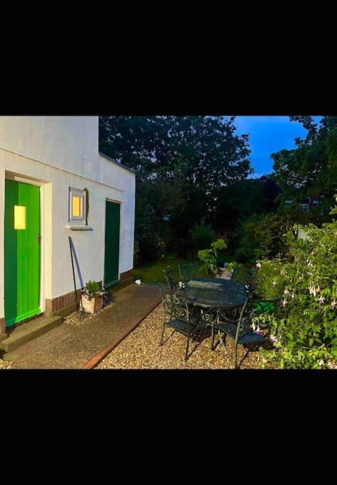 Spacious Semi-Detached Southsea House, Free Parking On Drive Portsmouth Eksteriør bilde