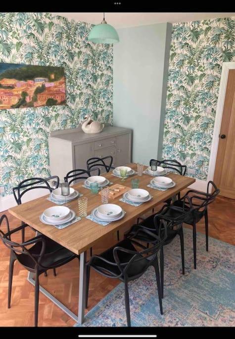 Spacious Semi-Detached Southsea House, Free Parking On Drive Portsmouth Eksteriør bilde