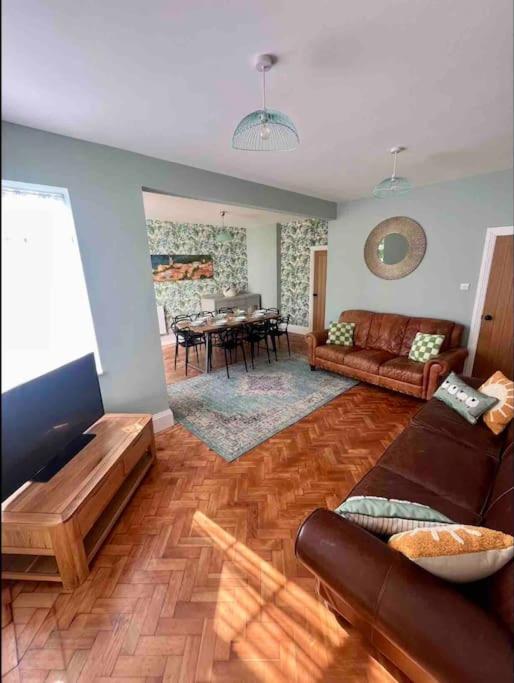 Spacious Semi-Detached Southsea House, Free Parking On Drive Portsmouth Eksteriør bilde