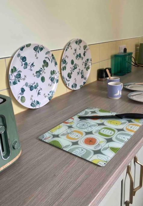 Spacious Semi-Detached Southsea House, Free Parking On Drive Portsmouth Eksteriør bilde