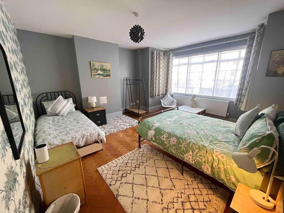 Spacious Semi-Detached Southsea House, Free Parking On Drive Portsmouth Eksteriør bilde